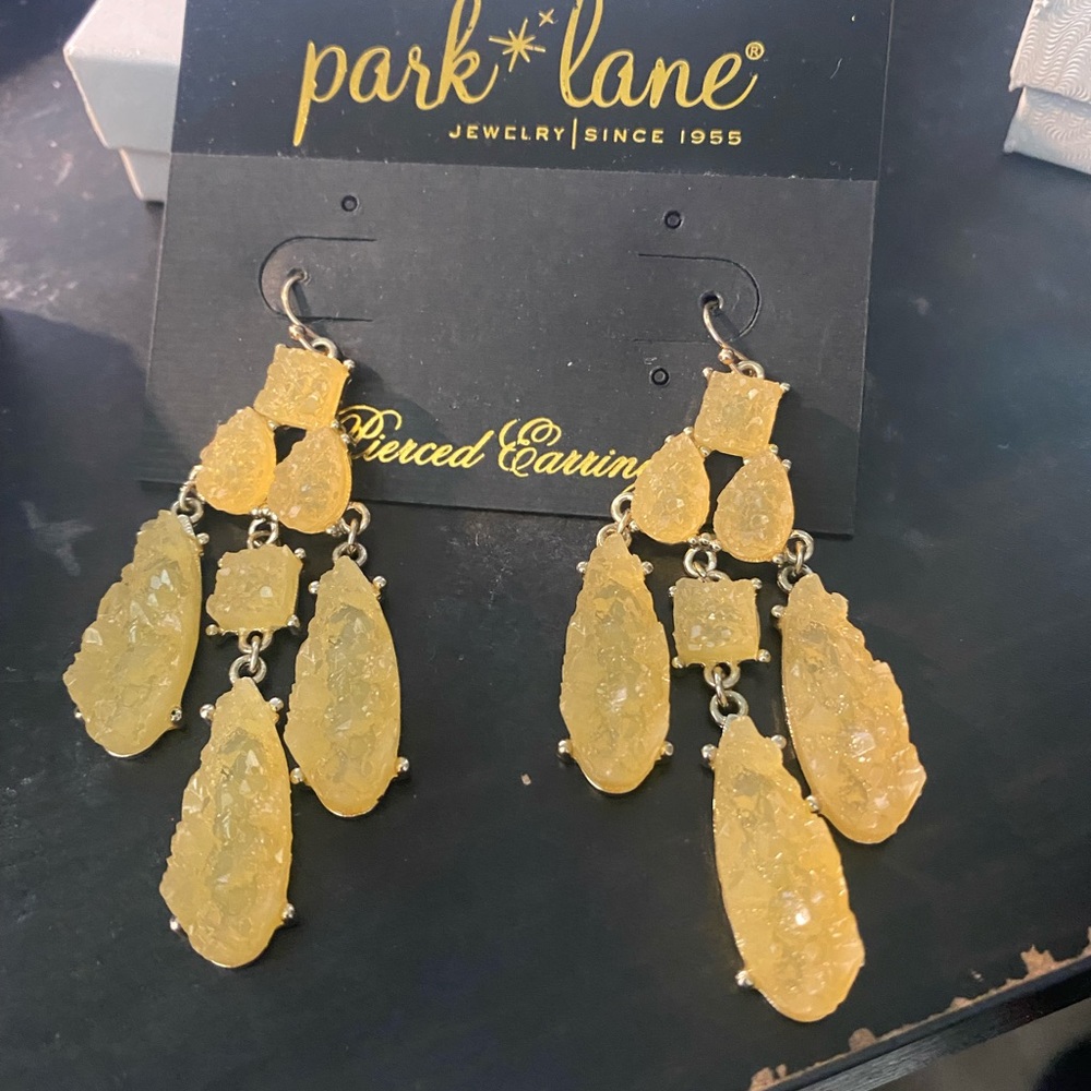 Gorgeous pear color earrings